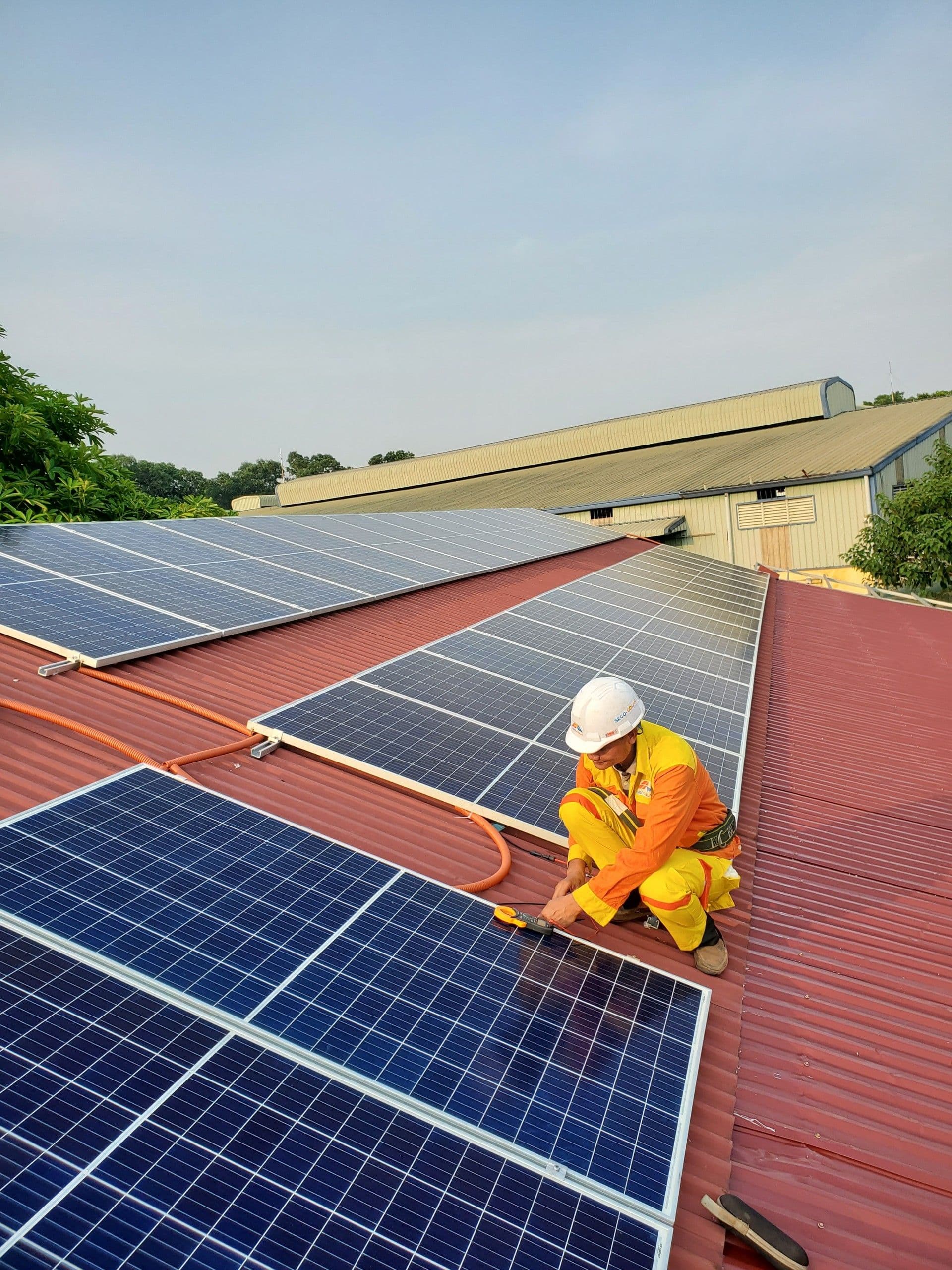 Rooftop solar system with grid connection